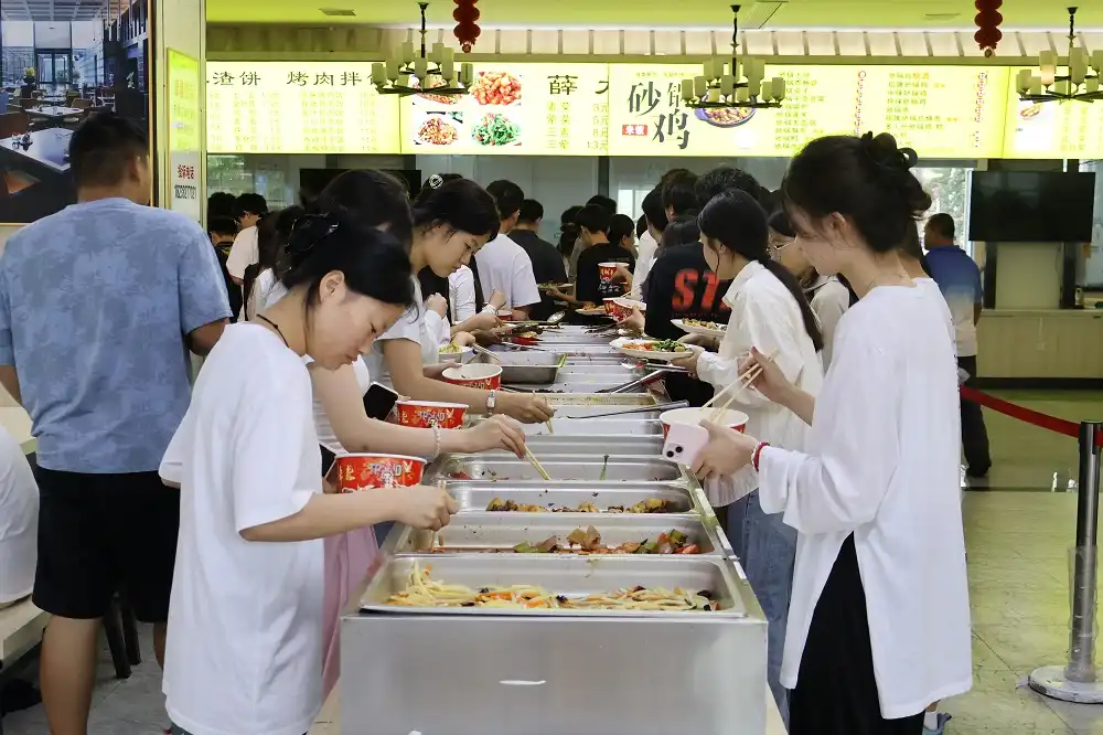 西大学城总部食堂