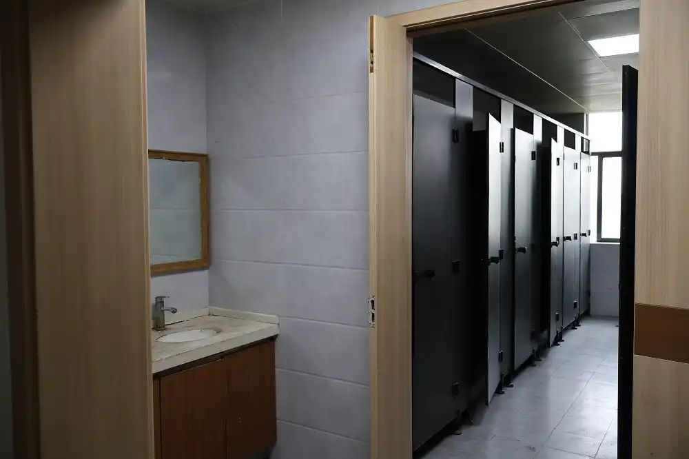 总部西大学城校区卫生间