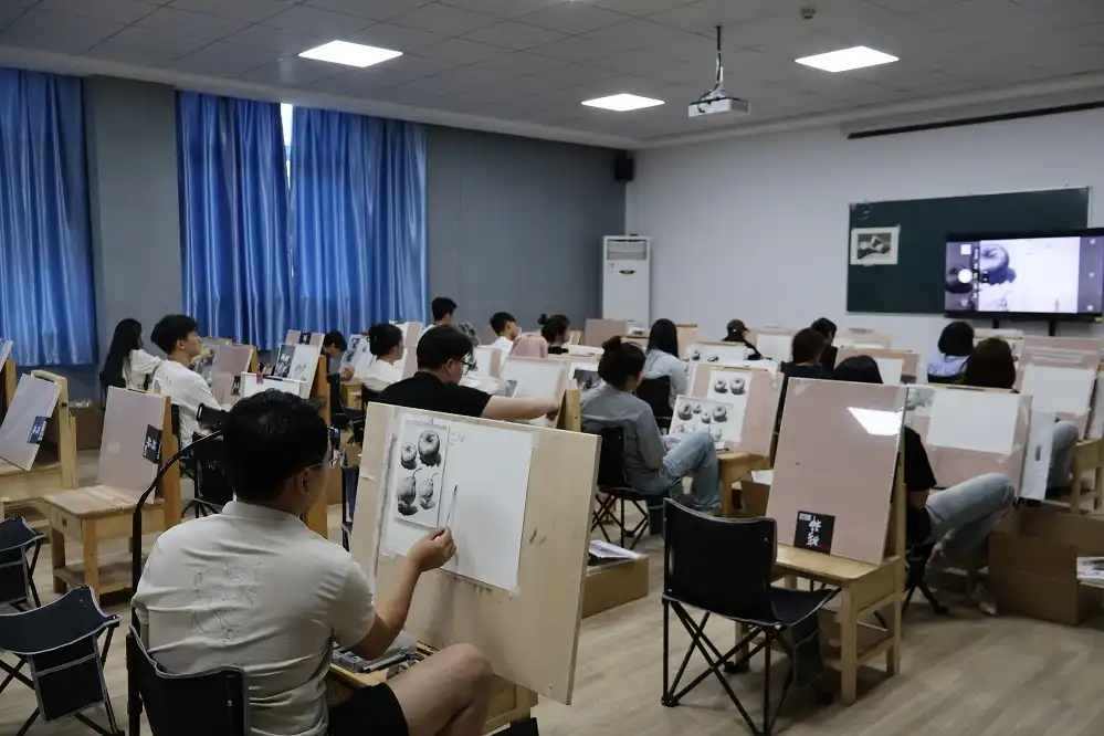 西大学城总部美术教室